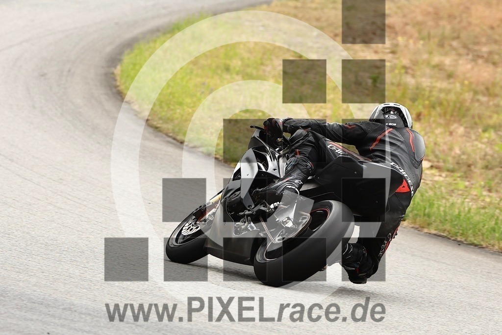 0213-20250705_12723 | Schöne Erinnerungen an spannende Momente - das festzuhalten ist unser Job. PIXELrace.de ist seit 2003 auf den Rennstrecken Europas unterwegs um die Action draußen beim Fahren und die wunderbare Stimmung imm Fahrerlager für euch einzufangen.