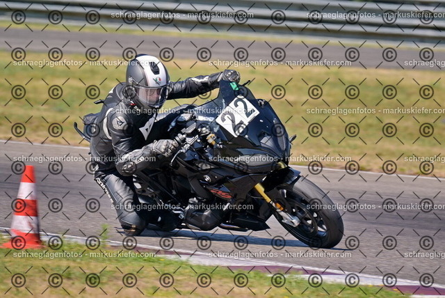 26bt05-0568 | markuskiefer.com - Realisiert mit Pictrs.com