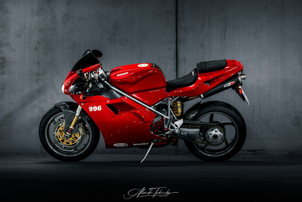 Ducati 996 | Entdecken Sie die faszinierende Welt von Alexander Tschuncky Arts: Kreative Fotografie, atemberaubende Automobilkunst und hochwertiger Bilderdruck. Lassen Sie sich inspirieren! - Realisiert mit Pictrs.com