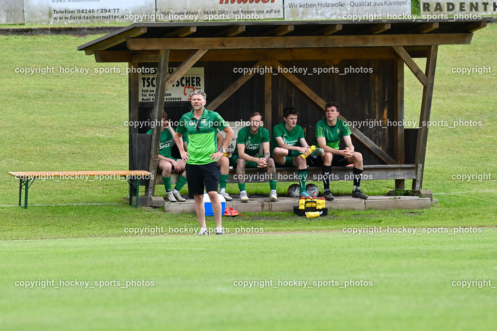 WSG Radenthein vs. SV Rapid Lienz 9.6.2023 | Headcoach SV Rapid Lienz Günter Tabernig, Spielerbank SV Rapid Lienz