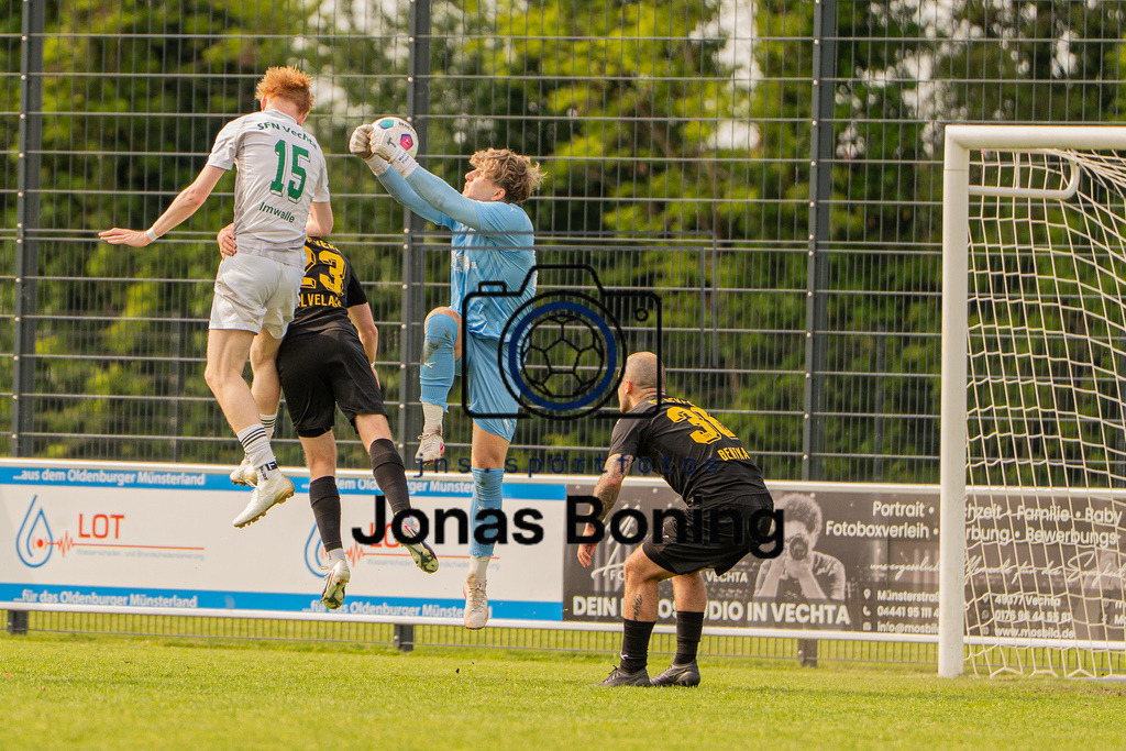Fußball I Herren I Saison 2025-2026 I Landesliga Weser-Ems I 27. Spieltag I SFN Vechta - SV Bevern I 01120 | jns.sportfotos - Realisiert mit Pictrs.com