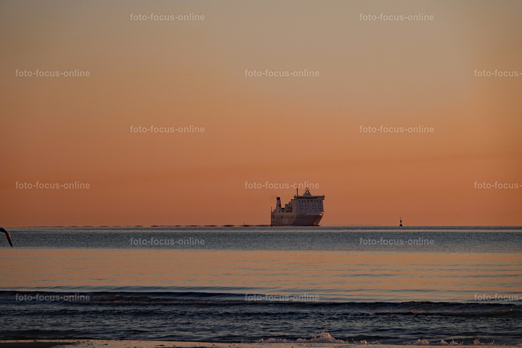 TT ferry approaches the port | foto-focus-online