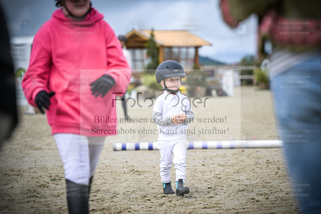 DOS_0429 | Entdecke hochwertige Reitturnierfotos von Foto Oger. Professionell, emotional und authentisch – jetzt Lieblingsmomente im Shop bestellen. - Realisiert mit Pictrs.com