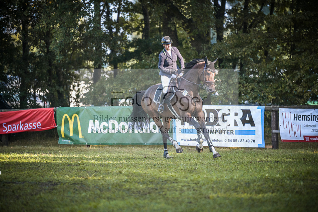 DOS_0098 | Entdecke hochwertige Reitturnierfotos von Foto Oger. Professionell, emotional und authentisch – jetzt Lieblingsmomente im Shop bestellen.Deutschlandweite Turnierfotografie. - Realisiert mit Pictrs.com