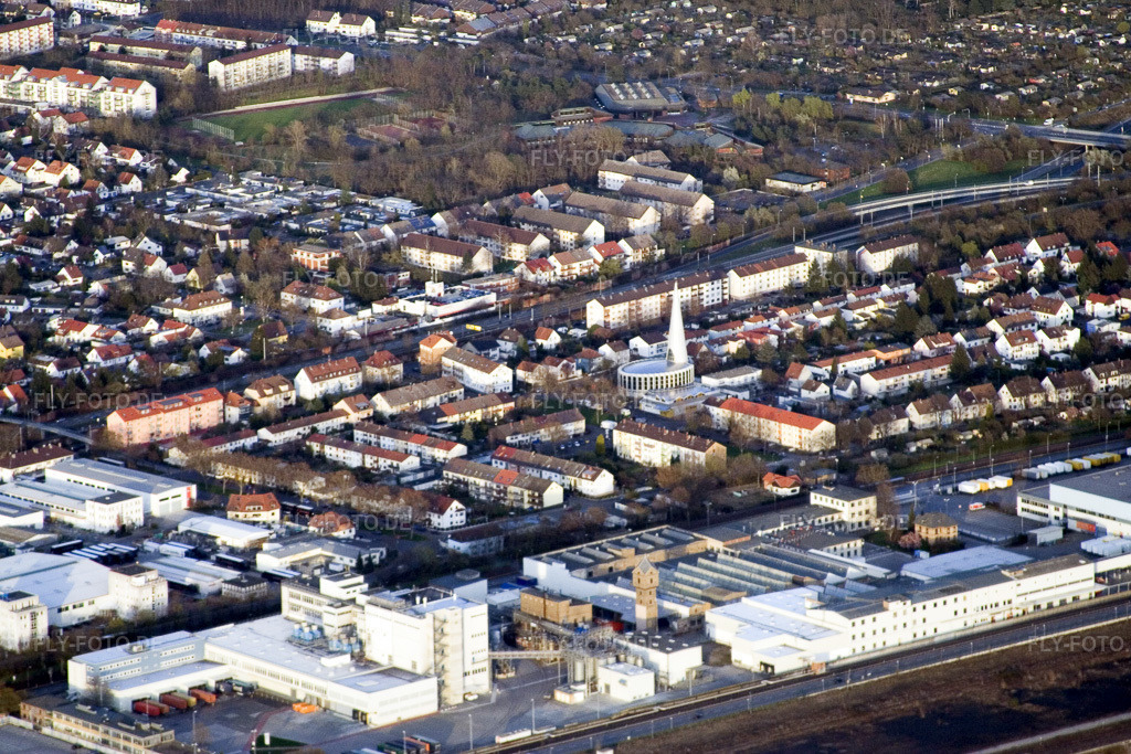 Luftbild: St. Konrad im Ortsteil Rheinau in Mannheim im Bundesland Baden-Württemberg in Deutschland. Foto: IMG_10146.jpg vom 29.03.2008 durch Werner Riehm/FLY-FOTO.de