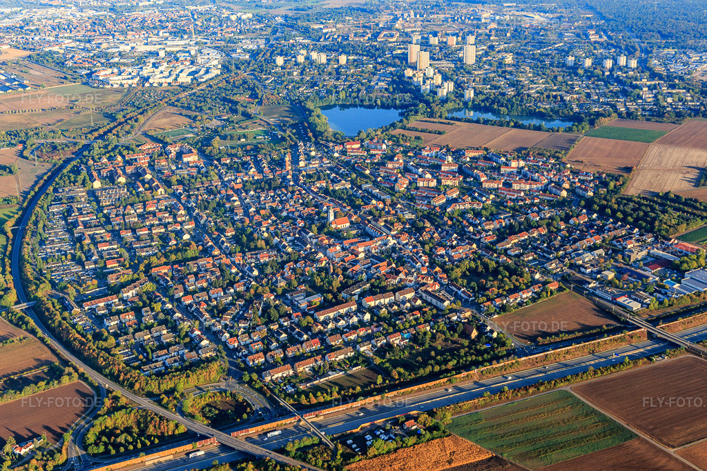 Luftbild: Ortsansicht von Osten im Ortsteil Feudenheim in Mannheim im Bundesland Baden-Württemberg in Deutschland.Foto: IMG_110908.jpg vom 08.09.2018 durch Werner Riehm/FLY-FOTO.deAuflösung des Originals: 5283 x 3522 px