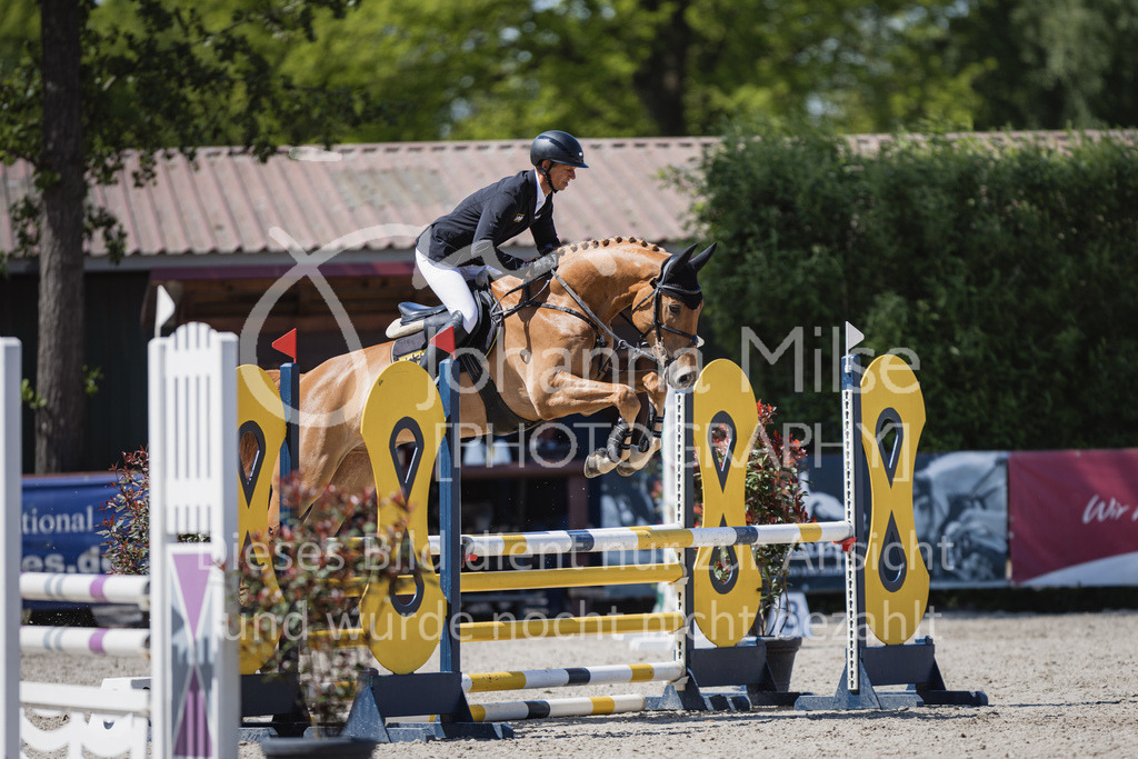 230516_Mühlen_03SprPf-A-334 | Deine schönsten Turniermomente als professionelle Fotos! Entdecke hochwertige Pferdesport-Fotografie im Online-Shop. Jetzt Fotos finden & bestellen!