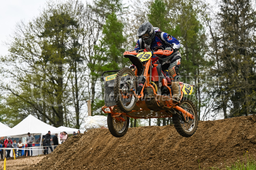 Motocross Schlatt bei Winterthur - 30. April 2023 | #49 Krieg Martin / Kaelin Bruno aus Neukirch Egnach (CH) auf Neuteerbit 612 in der Kategorie Seitenwagen am Motocross Schlatt bei Winterthur, 30. April 2023. 
Instagram: @mx_schlatt | @mc_wila | @sam_schweiz
Bild: Sportfotografie Markus Aeschimann | www.markus-aeschimann.ch - Realisiert mit Pictrs.com