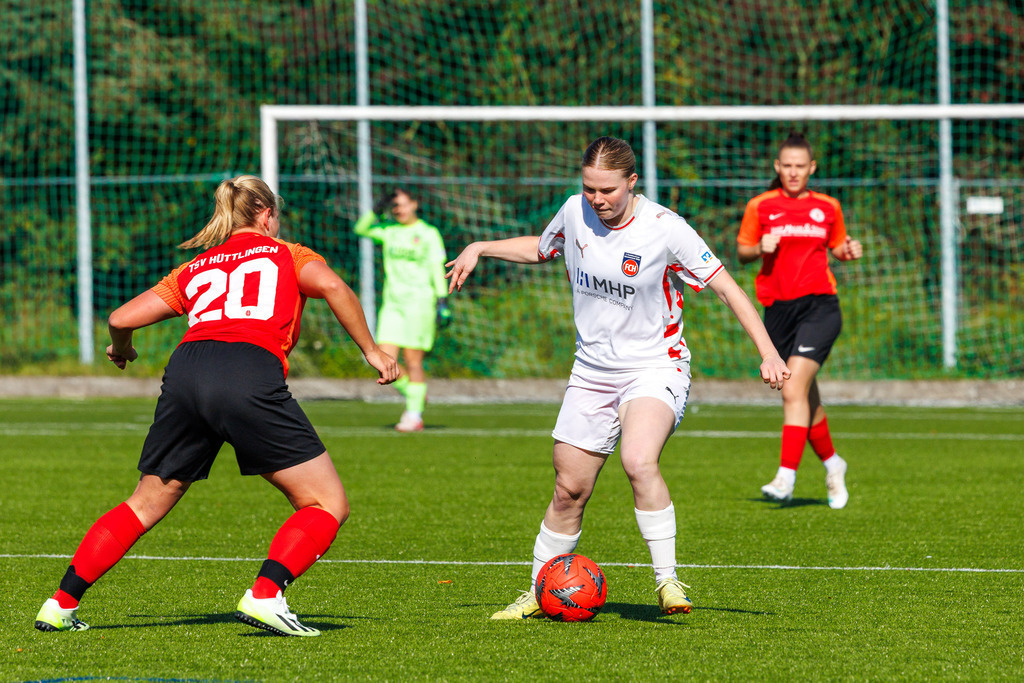 FCHHÜT_251003_2763 | 1.FC Heidenheim 1846 II vs. TSV Hüttlingen, Fußball, Frauen, Bezirkspokal, 2025/2026, 1.Runde, 03.10.2025 in Mergelstetten, Sportplatz 2(Foto: Michael Bulling) - Realisiert mit Pictrs.com