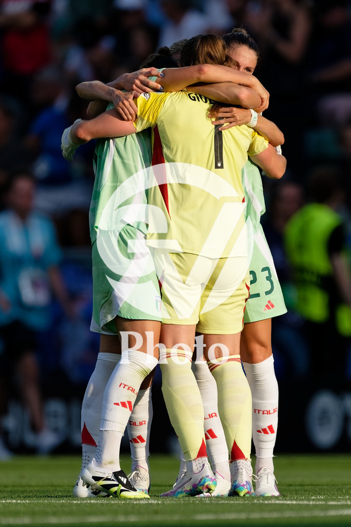 Belgium v Italy - UEFA Women's EURO 2025 Group B | SION, SWITZERLAND - JULY 3: Italy celebrates after winning  during the UEFA Womens EURO 2025 Group B match between Belgium and Italy at Stade de Tourbillon on July 3, 2025 in Sion, Switzerland. (Photo by Giuseppe Velletri/Sports Press Photo/Getty Images)