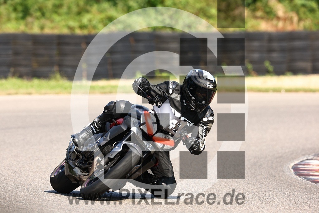 0141-20240831_01442 | Schöne Erinnerungen an spannende Momente - das festzuhalten ist unser Job. PIXELrace.de ist seit 2003 auf den Rennstrecken Europas unterwegs um die Action draußen beim Fahren und die wunderbare Stimmung imm Fahrerlager für euch einzufangen.
