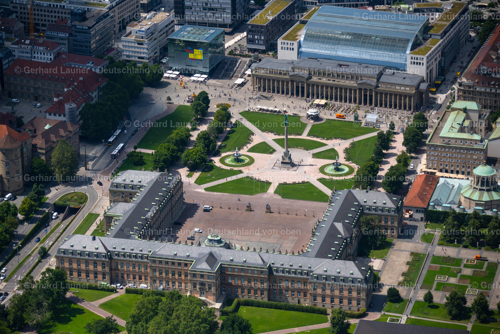 4046480 | STUTTGART 19.07.2021 Platz- Ensemble " Schlossplatz " im Innenstadt- Zentrum im Ortsteil Oberer Schlossgarten in Stuttgart im Bundesland Baden-Württemberg, Deutschland. Weiterführende Informationen bei: Staatliche Schlösser und Gärten Baden-Württemberg - Zentrale,  Stuttgart-Marketing GmbH. // ensemble space an place " Schlossplatz " in the inner city center in the district Oberer Schlossgarten in Stuttgart in the state Baden-Wuerttemberg, Germany. Further information at: Staatliche Schloesser und Gaerten Baden-Wuerttemberg - Zentrale,  Stuttgart-Marketing GmbH. Foto: Gerhard Launer