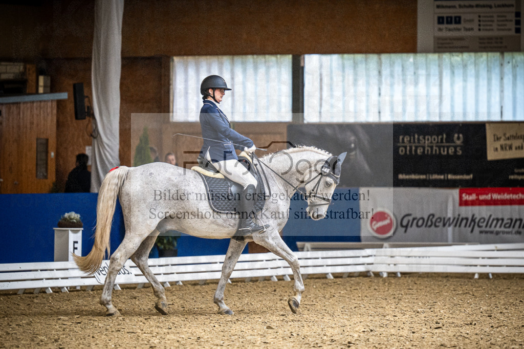 DOS_0109 | Entdecke hochwertige Reitturnierfotos von Foto Oger. Professionell, emotional und authentisch – jetzt Lieblingsmomente im Shop bestellen.Deutschlandweite Turnierfotografie. - Realisiert mit Pictrs.com