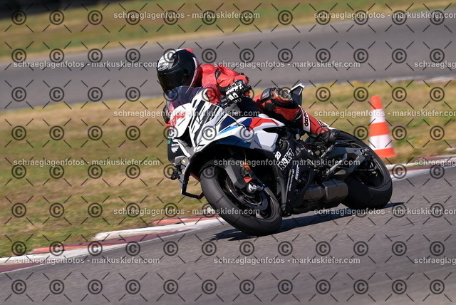 26bt04-2246 | markuskiefer.com - Realisiert mit Pictrs.com
