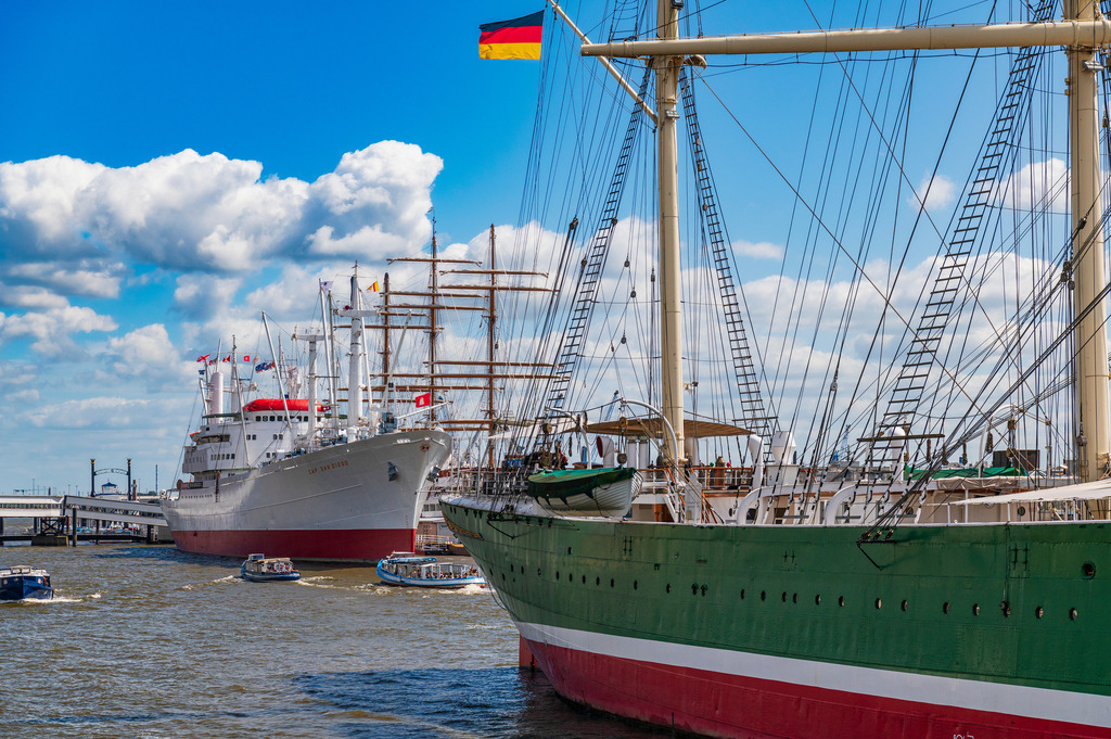 2023_08_10_HH-LANDUNGSBRUECKEN_MCP1053 | Hochwertig gedruckte Fotografien für die Wand, als Kalender und zum Verschenken. Hamburg & Norddeutschland und überall wo ich mit der Kamera unterwegs war.