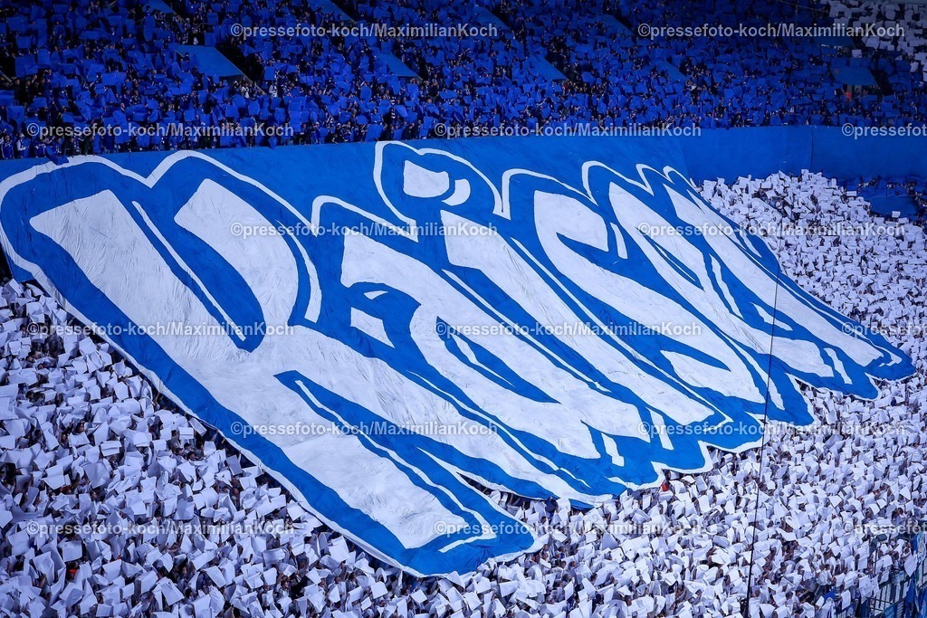 S0417052602022 | 17.05.2026, Fußball, FC Schalke 04 - Eintracht Braunschweig, 34. Spieltag, 2. Fußball Bundesliga, Veltins-Arena Gelsenkirchen, Saison 2025 2026: Zuschauer Fans Ultras bei der Choreo Choreografie vor dem Spiel über alle Tribünen verteilt DFB regulations prohibit any use of photographs as image sequences and or quasi-video.