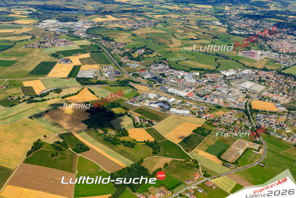 Das Luftbild zeigt : Janahof Cham - Die Luftaufnahme wurde 2023 vom UL-Flugzeug aus erstellt ( keine Drohne ) - Hochauflösende Luftaufnahme - Für grossformatige Ausdrucke geeignet. Die Geschenkidee !Mit Lizenz und Bildrechte bestellbar
