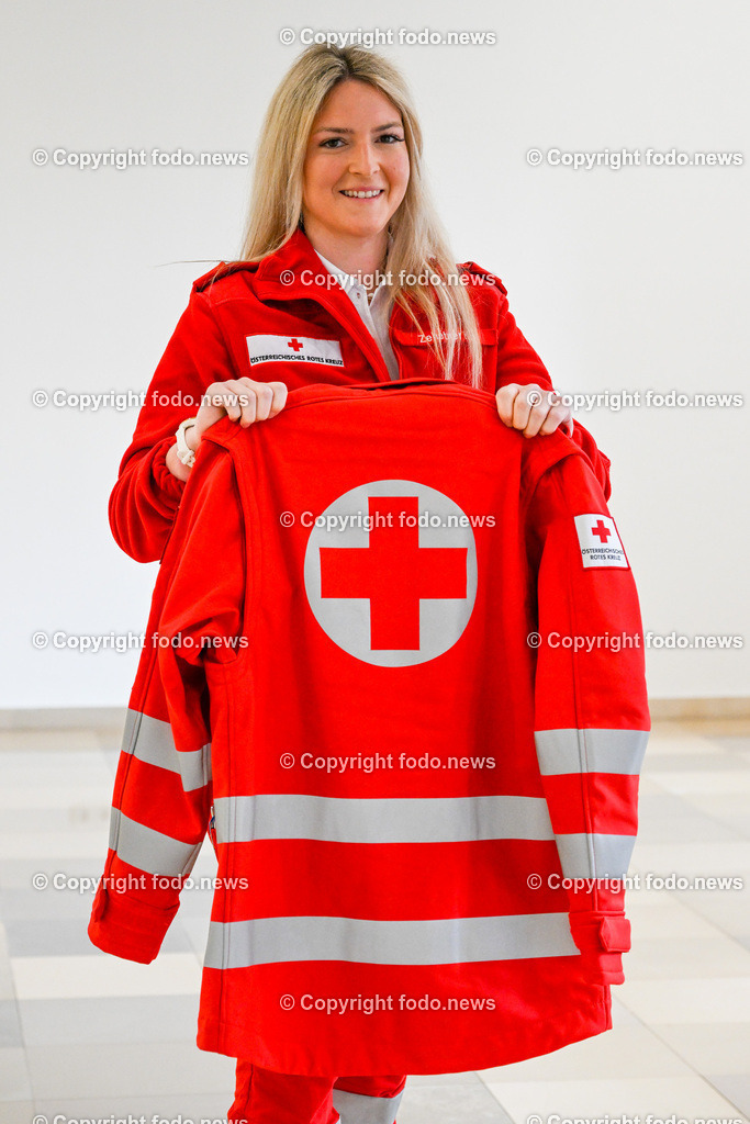 Pressekonferenz Rotes Kreuz Oberoesterreich_ Freiwillige gesucht_ 03.05.2023-4 | 03.05.2023, Presseclub Linz, AUT, Pressekonferenz Rotes Kreuz Oberoesterreich, Freiwillige gesucht - Wir haben die passende Jacke, im Bild Kerstin Zehetner (Freiwillige Rotes Kreuz OOe)