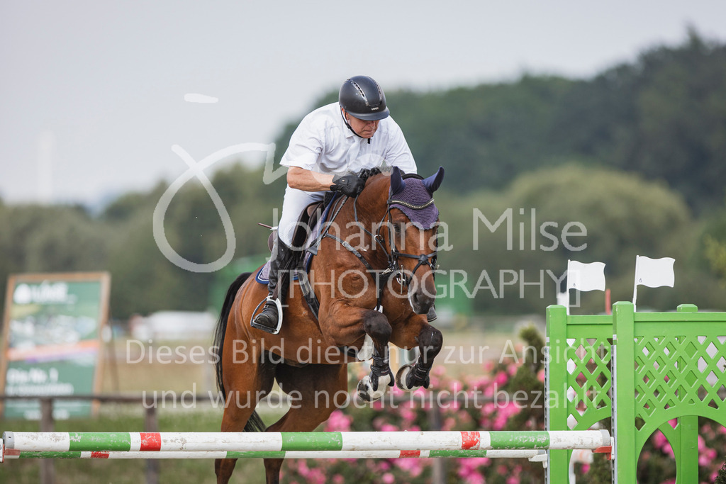 240627_LüPfSpTa_SprPf-M-227 | Deine schönsten Turniermomente als professionelle Fotos! Entdecke hochwertige Pferdesport-Fotografie im Online-Shop. Jetzt Fotos finden & bestellen!