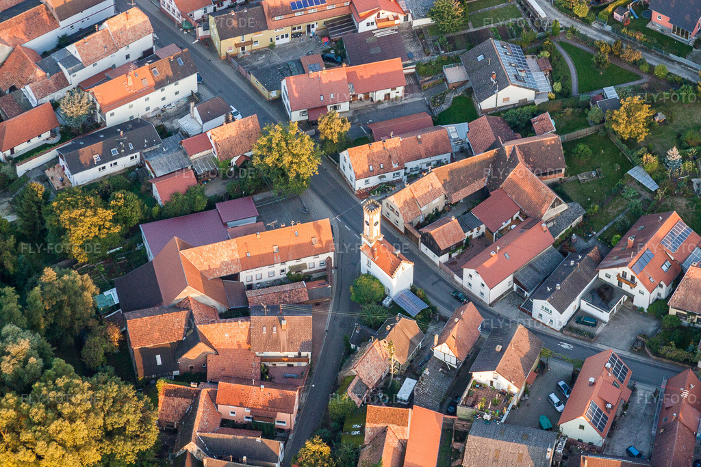 Luftbild: Rathauses der Stadtverwaltung in Oberhausen im Bundesland Rheinland-Pfalz in Deutschland. Foto: IMG_53440.jpg vom 28.09.2012 durch Werner Riehm/FLY-FOTO.de