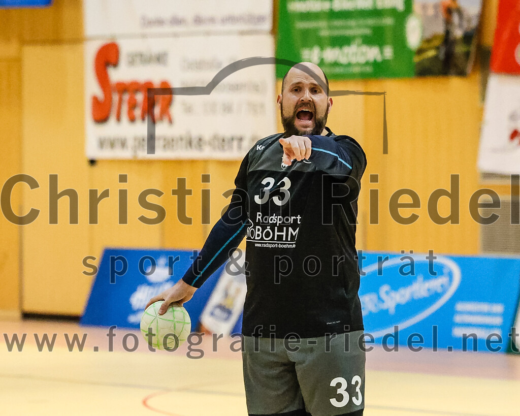 2024-03-23_035_SpVgg_Altenerding_II_gegen_ASV_Dachau_III | Erding, Deutschland, 23.03.2024:
Handball, Bezirksklasse Männer Staffel Süd West 2023 / 2024, 14. Spieltag, SpVgg Altenerding II gegen ASV Dachau III, Endergebnis: 24:32

Stefan Gyüge (ASV Dachau, #33)

Foto: Christian Riedel / fotografie-riedel.net