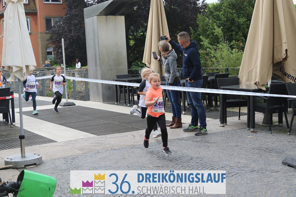 AOK Junior Cup 400m | 3Königslauf 2022 AOK Junior Cup 400m - Realisiert mit Pictrs.com