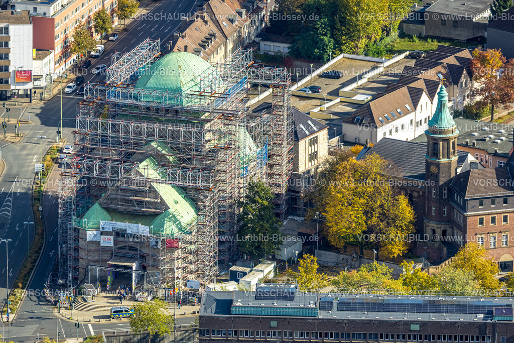 Essen251003727Mitte | Luftbild, Andachtsstätte Alte Synagoge Kulturzentrum zur jüdischen Geschichte, Baustelle Gebäude mit Dachsanierung und Fassadensanierung, Edmund-Körner-Platz, Friedenskirche, Stadtkern, Essen, Ruhrgebiet, Nordrhein-Westfalen, Deutschland