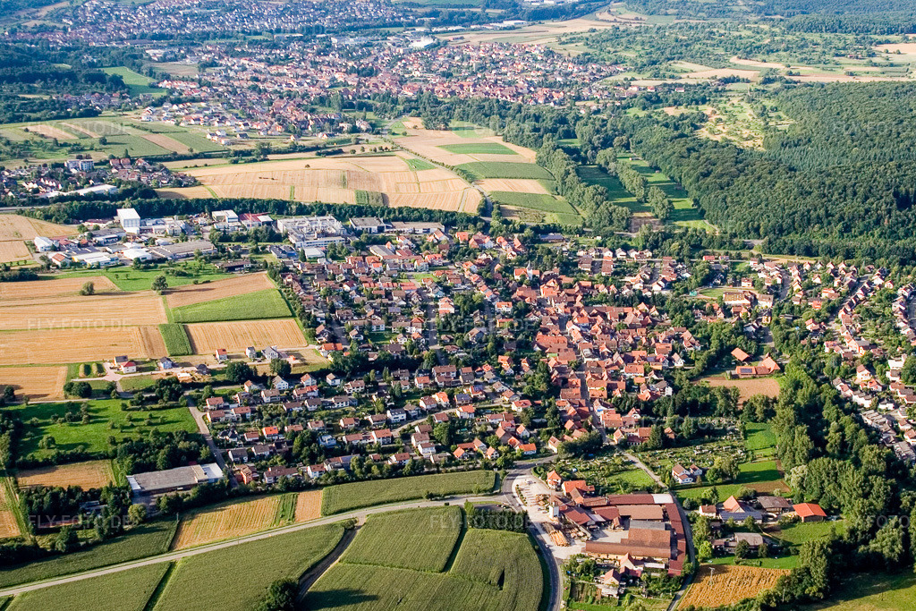 Luftbild: Ortsansicht von Süden im Ortsteil Nöttingen in Remchingen im Bundesland Baden-Württemberg in Deutschland. Foto: IMG_12389.jpg vom 05.08.2008 durch Werner Riehm/FLY-FOTO.de