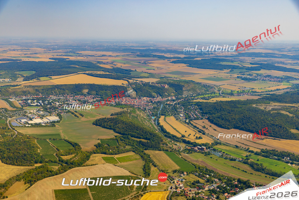 Übersichts Bild Freyburg - Die Luftaufnahme wurde 2025 vom UL-Flugzeug heraus erstellt ( keine Drohnenaufnahme ) - Hochauflösende Luftaufnahme - für Wandbilder und großformatige Ausdrucke geeignet. Das besondere Geschenk!Hier alle&nbsp;Infos zur Lizenzierung der LuftaufnahmeWir fliegen auch dieses Jahr wieder in Ihre Region um Luftbilder zu erstellen.- Luftbild anfragen