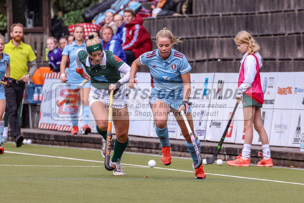MJ_2022-10-08_Damen_HTCU-UHC-2 | Ida-Marie Köllinger (UHC Hamburg #20) &amp; Carolin Hoffmann (Uhlenhorst Mülheim #13), Uhlenhorst Mülheim - UHC Hamburg am 8.10.2022 im Waldstadion, Mülheim a. d. Ruhr