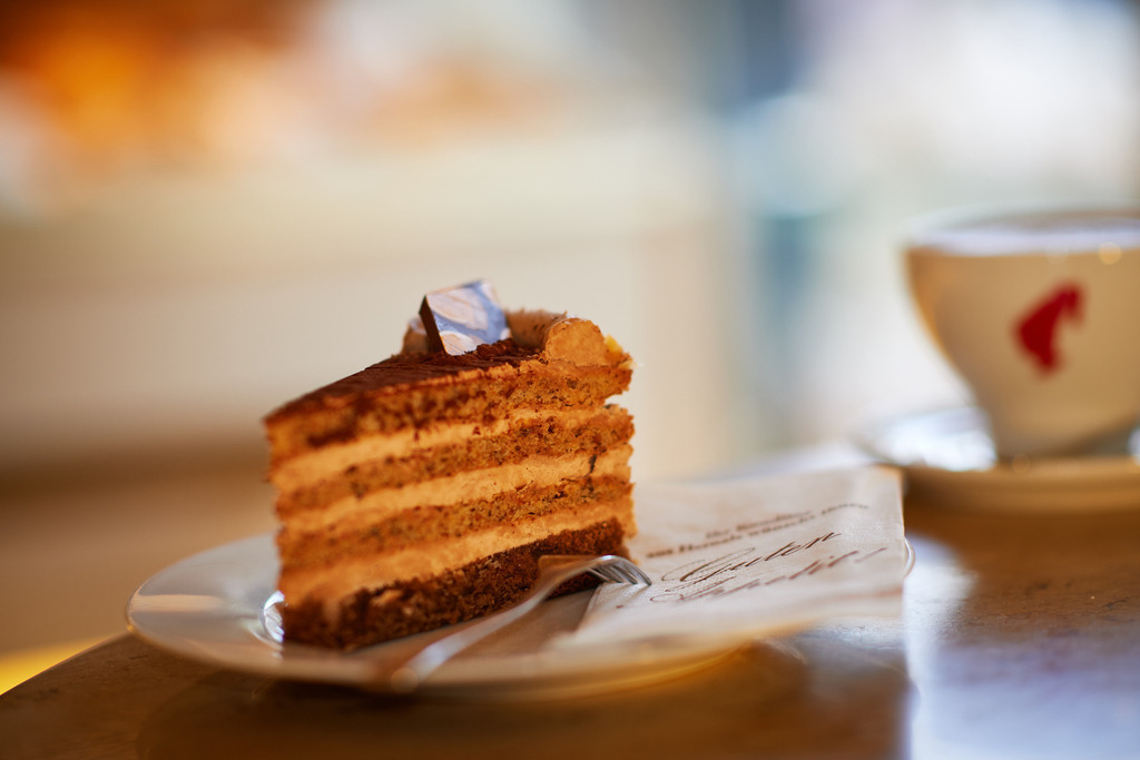 Cafe Hübler | Wien, Austria - January 16, 2019: Cafe Hübler; eine Hüblertorte mit Melange steht auf dem Tisch im Verkaufsraum. - Realisiert mit Pictrs.com