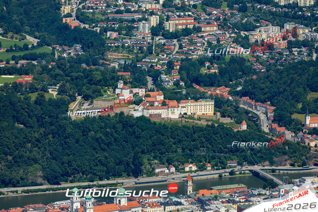 Die Luftaufnahme Veste Oberhaus - Passau wurde 2022 vom Flugzeug aus (keine Drohne) erstellt. Hohe Auflösung -für große Poster und Wandbilder geeignet - Garantiert!