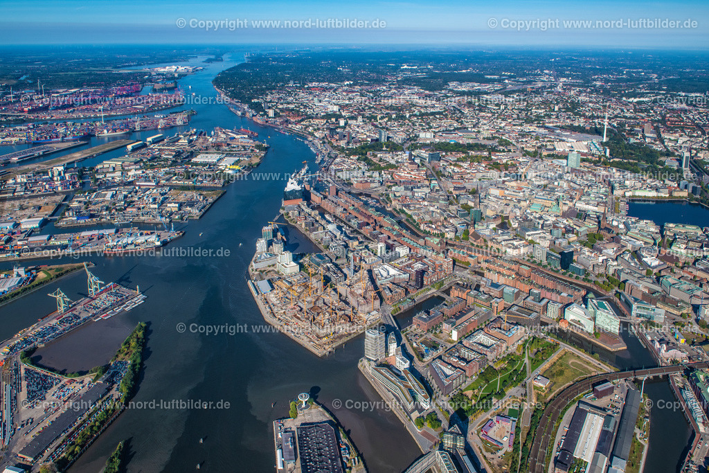 Hamburg_Hafencity_Hafen_ELS_3884220922 | HAMBURG 22.09.2022 Baustelle zum Neubau des Gebäudekomplexes des Einkaufszentrum am Überseequartier am Chicagokai - Osakaallee im Bereich des ehemaligen Grasbrooks im Ortsteil Hafencity in Hamburg, Deutschland. Weiterführende Informationen bei: CHRISTIAN DE PORTZAMPARC,  Depenbrock Bau GmbH & Co. KG,  F + Z Baugesellschaft, Zweigniederlassung der Hecker Bau GmbH & Co. KG,  Stump-Franki Spezialtiefbau GmbH,  Unibail-Rodamco Germany GmbH,  Unibail-Rodamco ÜSQ Süd Quartiersmanagement GmbH. // Construction site for the new building complex of the shopping center at Ueberseequartier at Chicagokai - Osakaallee in the area of the former Grasbrooks in the Hafencity district in Hamburg, Germany. Further information at: CHRISTIAN DE PORTZAMPARC,  Depenbrock Bau GmbH & Co. KG,  F + Z Baugesellschaft, Zweigniederlassung der Hecker Bau GmbH & Co. KG,  Stump-Franki Spezialtiefbau GmbH,  Unibail-Rodamco Germany GmbH,  Unibail-Rodamco UeSQ Sued Quartiersmanagement GmbH. Foto: Martin Elsen