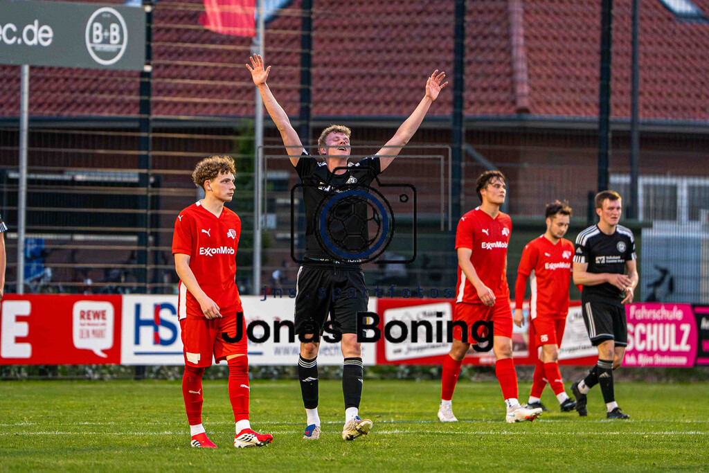 Fußball I Herren I Saison 2025-2026 I Bezirksliga Weser-Ems 4 I 19. Spieltag I VfL Oythe - SW Osterfeine I 08044 | jns.sportfotos - Realisiert mit Pictrs.com