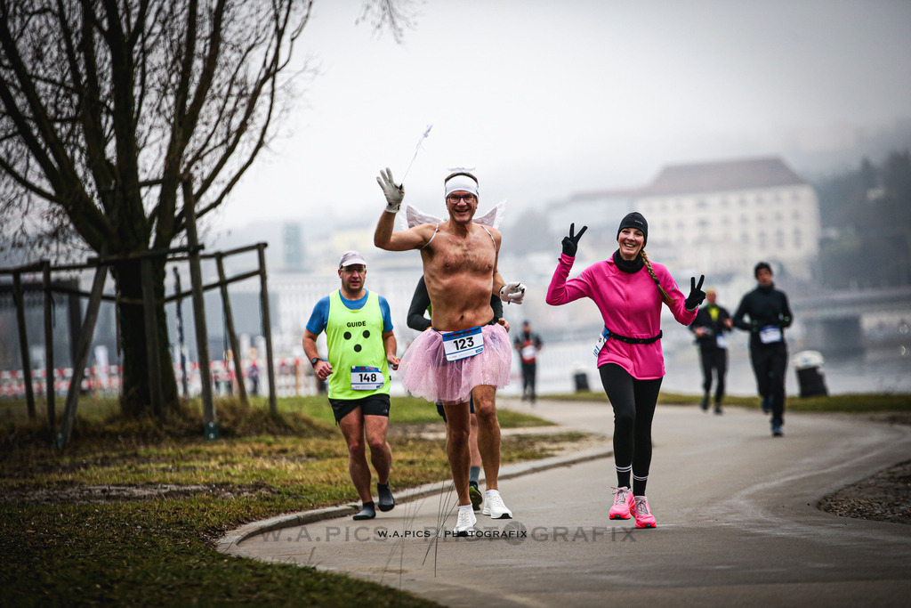 ..... | Linz, AUSTRIA,14. Dezember 25, ALOHA WINTERLAUF DEZEMBER 25 , Image shows: Photo: WAPICS / Andreas Willdoner