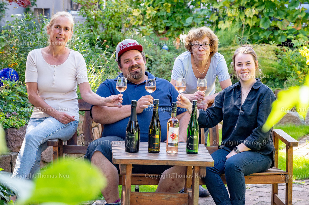 DSC_2885 | bss, Winzerfestbeilage Weiungut Simon &amp; Bürkle, von links: Carmen Bauer, Johannes Bürkle, Dagmar und Katja Simon,  ,, Bild: Thomas Neu