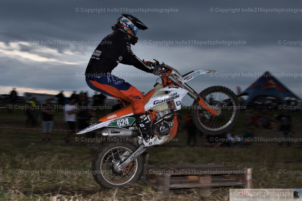 DSC_0283_01 (2) | Sportfotografie , Motorsport, Motoross, Reitsport, Mointainbike, Enduro,
Landschaft , Outdoor, Eventfotografie, Landschaft, Bilder online bestellen - Realisiert mit Pictrs.com