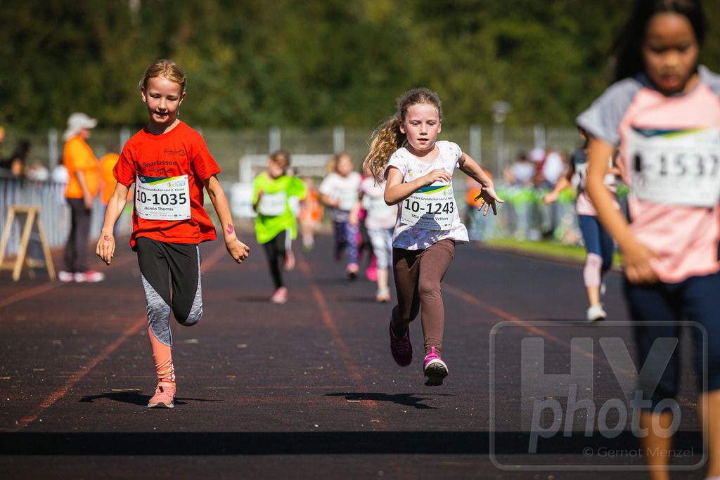 16. Hoywoj-CityLauf im Sportforum Hoyerswerda - 16.09.2023 | 1km VBH-Grundschul-Lauf 2. Klassen - Realisiert mit Pictrs.com