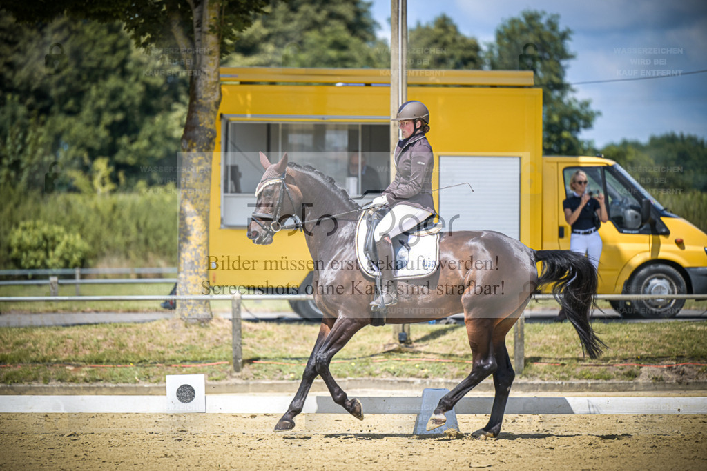 DOS_4254 | Entdecke hochwertige Reitturnierfotos von Foto Oger. Professionell, emotional und authentisch – jetzt Lieblingsmomente im Shop bestellen. - Realisiert mit Pictrs.com