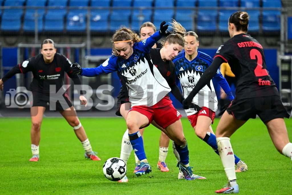 KBS Picture_HSV-Leverkusen_DFBpokal_Frauen_036 | v.v. Brunnthaler Melanie (HSV Frauen) , Turanyi Lilla (Bayer Leverkusen) ,Sportplatz :  Volksparkstadion, - Realisiert mit Pictrs.com