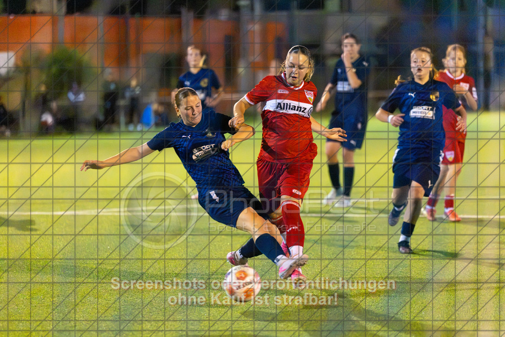 20261007_193554_0134_(c)_by_PhotoPeet | #,ASV Spartania Eislingen (blau) vs. VFB Stuttgart (rot), Fußball, Verbandspokal der B-Juniorinnen,  Saison 2026/2027, Kunstrasenplatz, Öschhalle, 73054 Eislingen, 07.10.2026 - 18:30 Uhr,Foto: PhotoPeet / Sport- &amp; Eventfotografie / Peter Harich