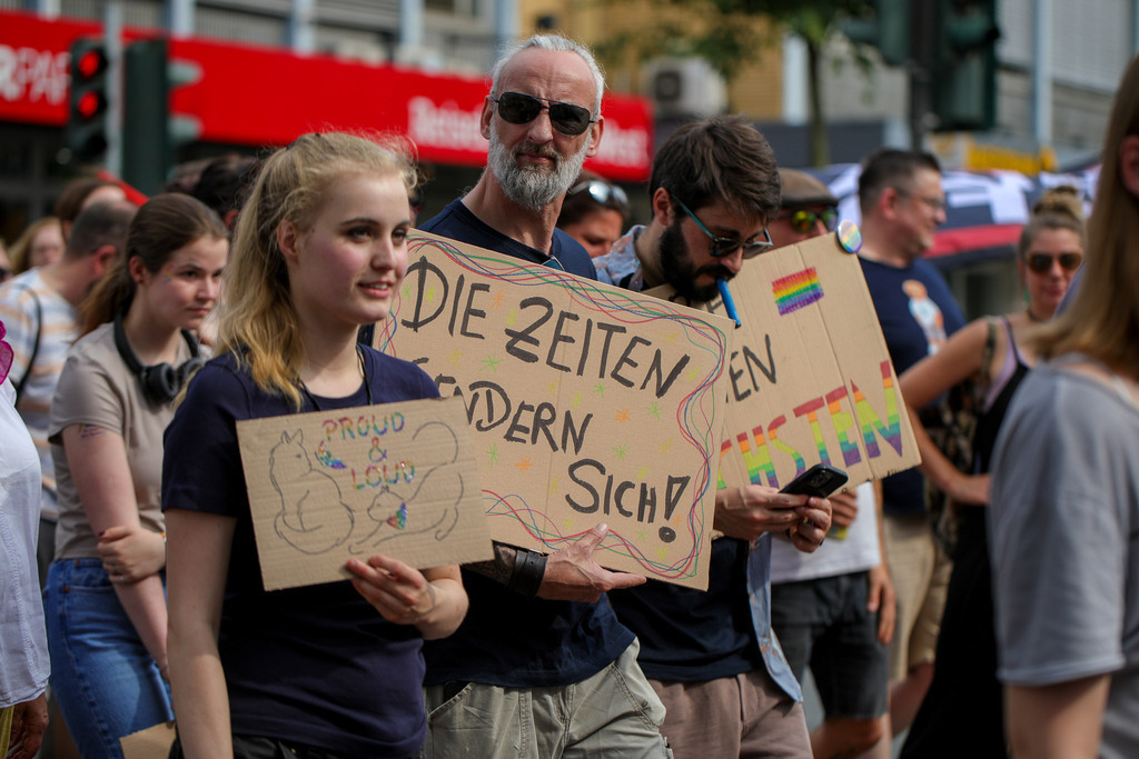 CSD_Moers_190725_046 | Bildergalerie von Sport-Ereignissen aber auch von weiteren spannenden Dingen - nicht nur vom Niederrhein. In Anlehnung an den bekannten Spruch von Hanns Dieter Hüsch heißt das Motto: "Niederrhein ist überall".  - Realisiert mit Pictrs.com