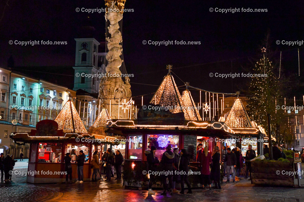 Christkindlmarkt_ Hauptplatz Linz_ 23.11.2022-7 | 23.11.2022, Linz, AUT, Christkindlmarkt, Hauptplatz Linz, Weihnachtsdekoration, im Bild Christkindlmarkt, Hauptplatz Linz, Huetten, Standln