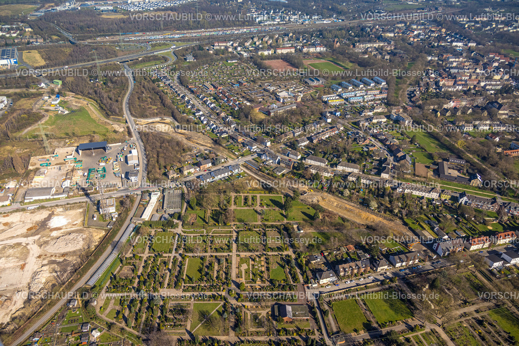 Gelsenkirchen240300807 | Luftbild, Wohngebiet am Sellmannsbach und Alfred-Zingler-Straße und Autobahnbrücke Alfred-Zingler-Straße Autobahn A42, kath. Friedhof Am Stäfflingshof, Gewerbegebiet, Bismarck, Gelsenkirchen, Ruhrgebiet, Nordrhein-Westfalen, Deutschland