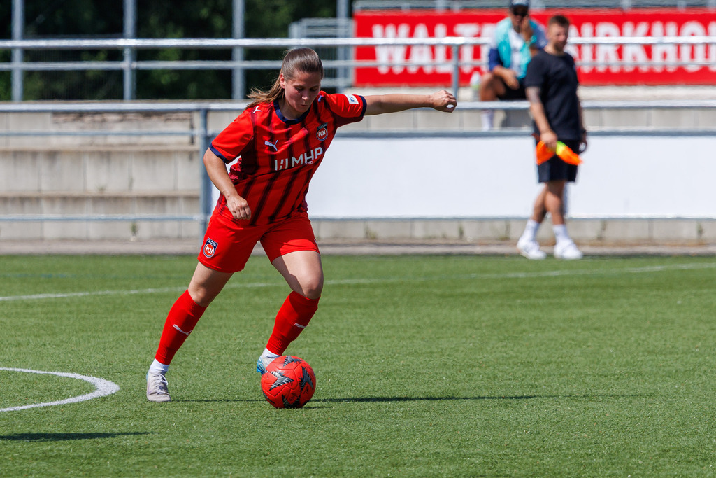 FCHTVS_260531_6686 | 1.FC Heidenheim 1846 II vs. TV Steinheim, Fußball, Frauen, Bezirksliga, 2025/2026, Meisterrunde, 5. Spieltag, 31.05.2026 in Heidenheim, Kunstrasen b. Voith-Arena West(Foto: Michael Bulling) - Realisiert mit Pictrs.com