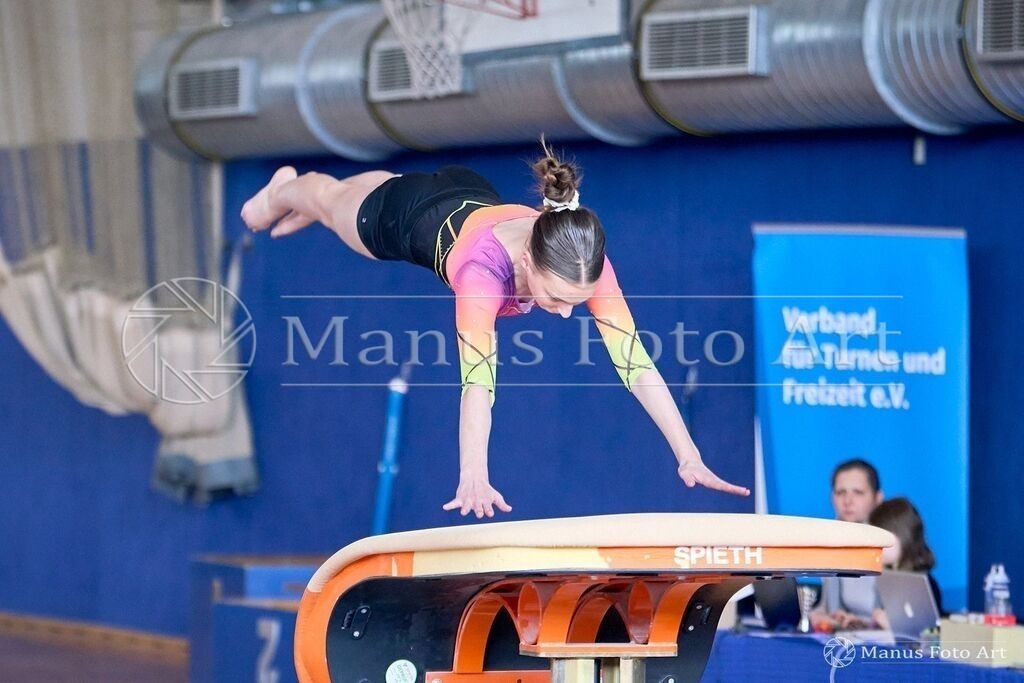 2024-04-30-2-1-A-DSC02404 | Professionelle Sportfotografie in Hamburg, Schleswig-Holstein und Niedersachsen – spezialisiert auf Rhönrad, Geräteturnen, Leistungsturnen und rhythmische Sportgymnastik. Bundesweite Begleitung von Rhönrad-Events. Jetzt Sport-Fotos - Realisiert mit Pictrs.com