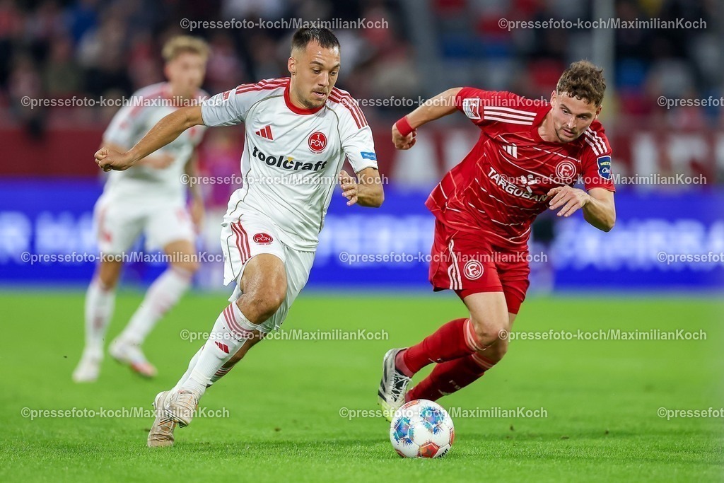 F9503102501069 | 03.10.2025, Fußball, Fortuna Düsseldorf - 1.FC Nürnberg, 2. Fußball Bundesliga, Merkur Spiel-Arena, Saison 2025 2026: Julian Justvan (1FC Nuernberg #10) im Zweikampf gegen  Moritz Heyer (Fortuna Düsseldorf #05)  DFB regulations prohibit any use of photographs as image sequences and or quasi-video.