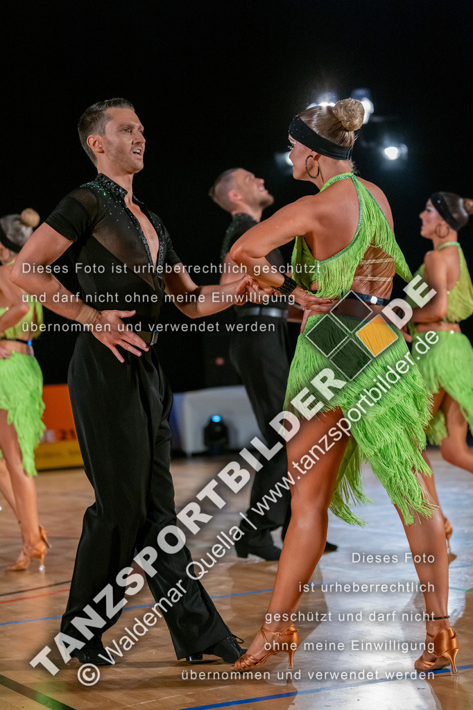 20250504-10576 | Hier finden Sie Tanz Bilder vom Latein und Standard Formationen tanzen. Sportbilder vom Tanzsport. Schöne Fotos und von Weltmeisterschaft, Europameisterschaft, Bundesliga, Regionalliga, Oberliga und Landesliga sowie von GOC Stuttgart, DanceComp, WM Bremen