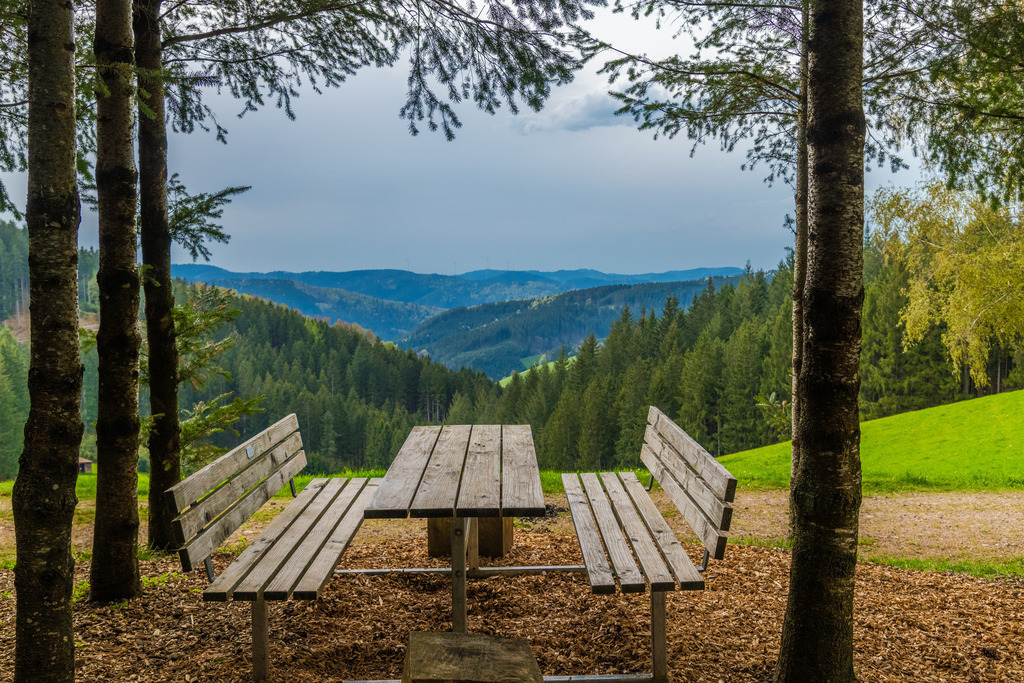 Hörnlebar | Sitzgelegenheit bei der Hörnlebar - Realisiert mit Pictrs.com