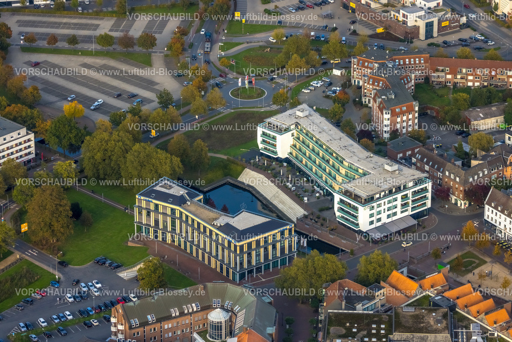 Kleve241014768 | Luftbild, Elaya Hotel Kleve am Spoykanal, Volksbank Gebäude, Kreisverkehr Hafenstraße und Bensdorpstraße, Kleve, Niederrhein, Nordrhein-Westfalen, Deutschland